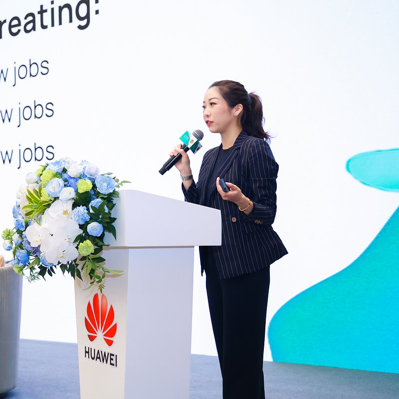 Roundtable discussin led by Melody Xu.jpg