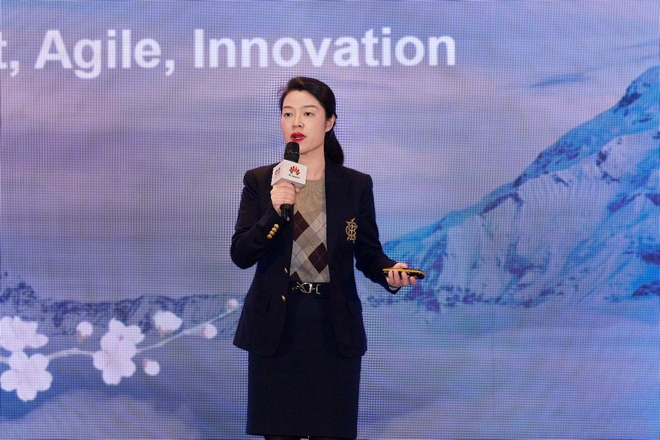 Janice Peng, dyrektorka ds. marketingu i sprzedaży rozwiązań Huawei Cloud w Europie