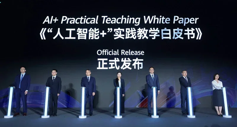 Publikacja „AI+ Practical Teaching White Paper”
