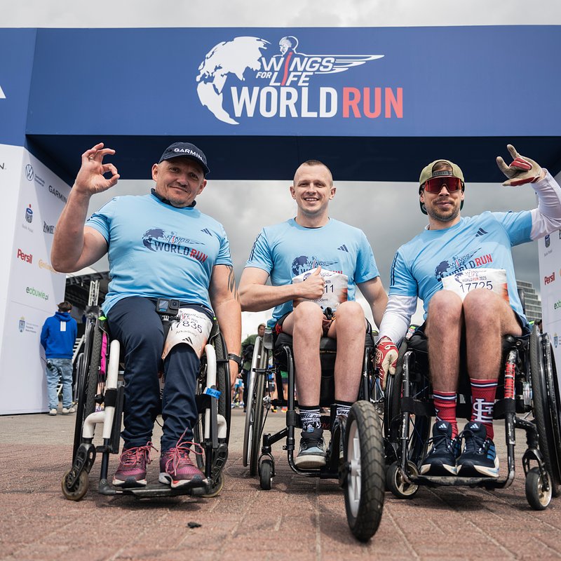 Uczestnicy, fot. Bartek Wolinski.jpg