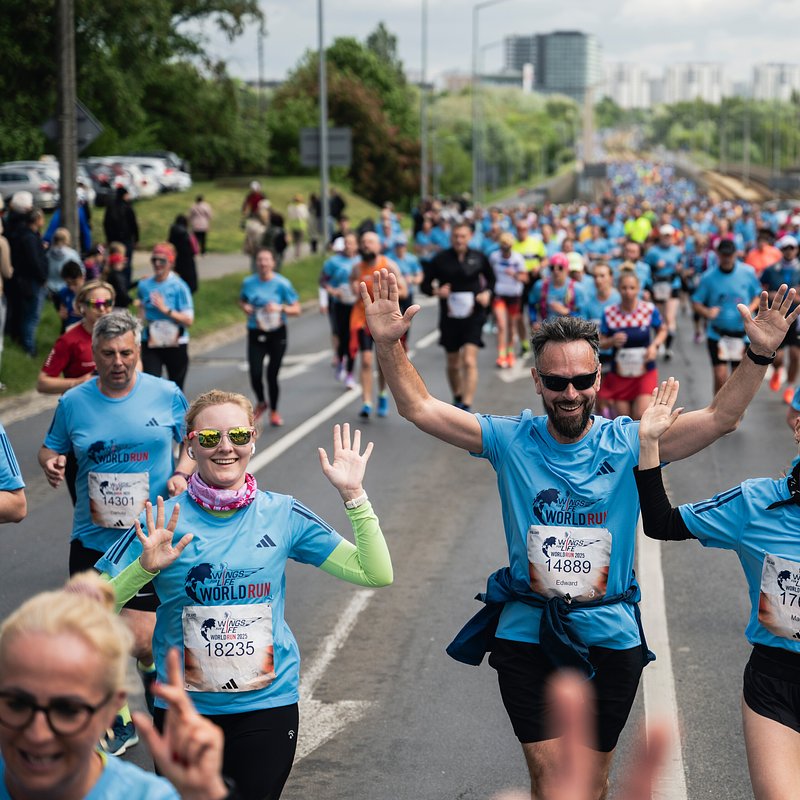 Uczestnicy na trasie Wings for Life World Run, fot. Bartek Wolinski.jpg
