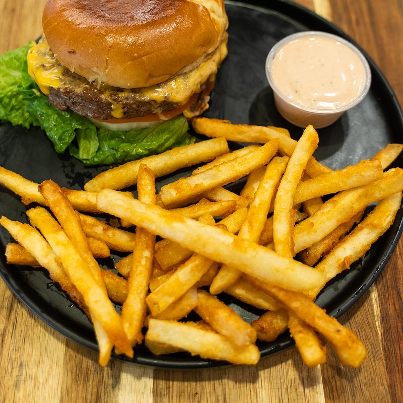 Kilani Food Hall Burger (2).jpg