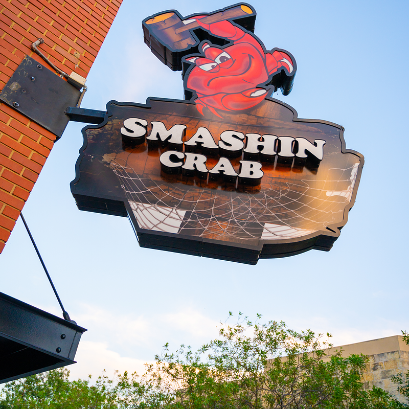 Stone Oak Smashin Crab Sign.png