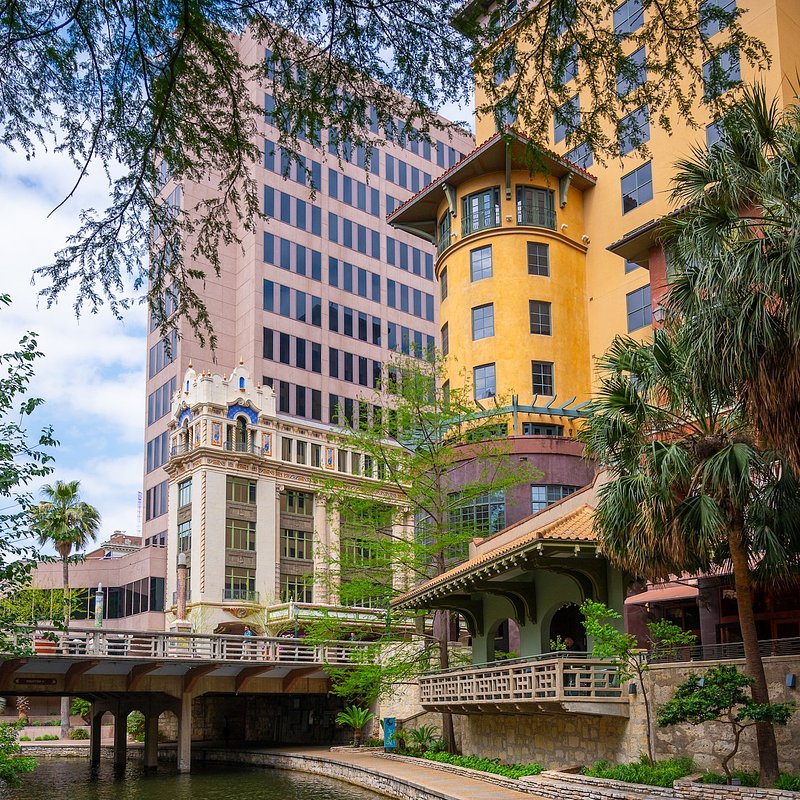 Acenar-Patio-San-Antonio-Riverwalk-View.jpg