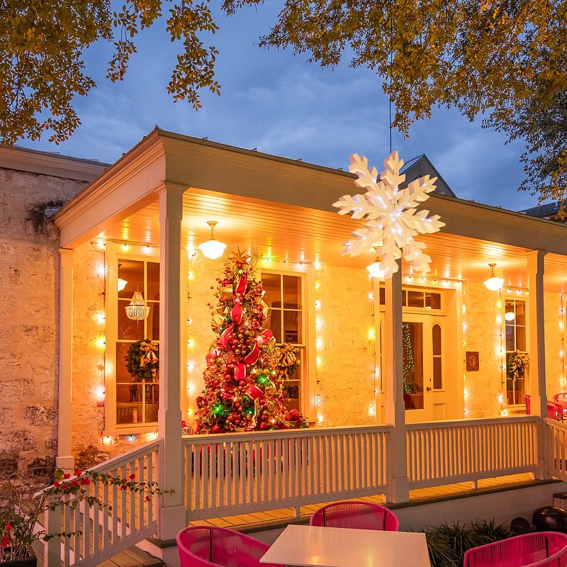 Rosarios-San-Antonio-HolidayEvents3.jpg