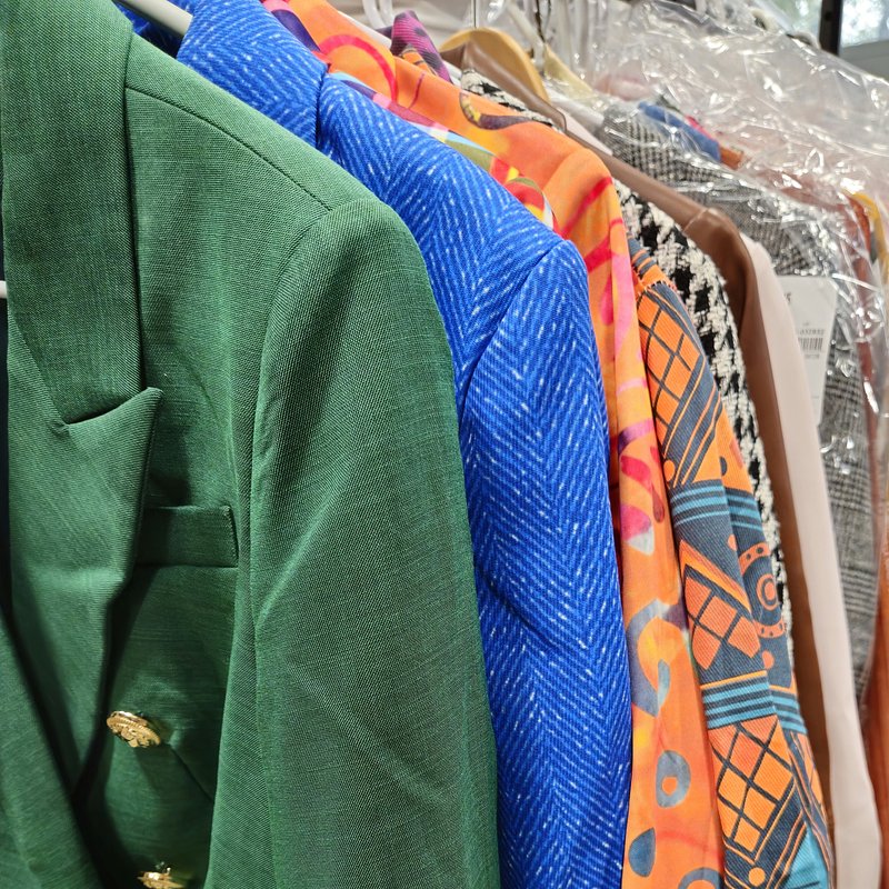 Les-Dames-Auction-Items 2.jpg