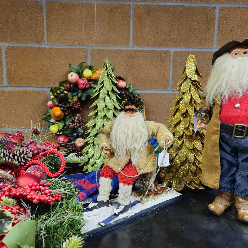 Les-Dames-Auction-Items 6.jpg