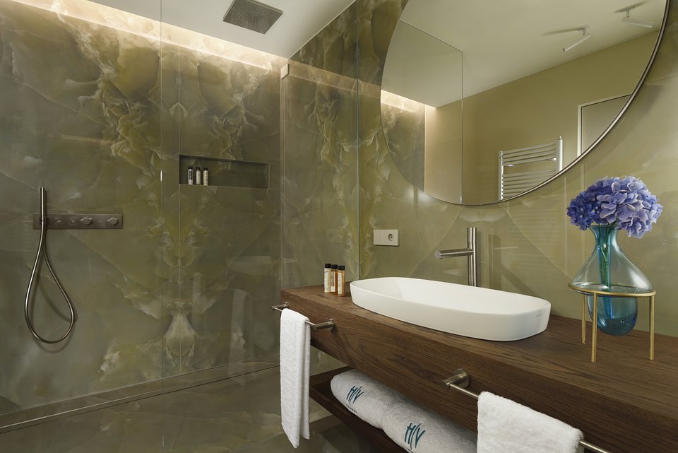 Grand Hotel Victoria_Junior Suite Lake View (13).jpg