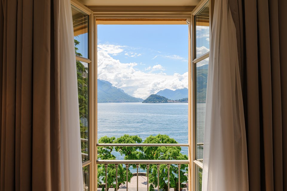 Grand Hotel Victoria_Junior Suite Lake View (10).jpg