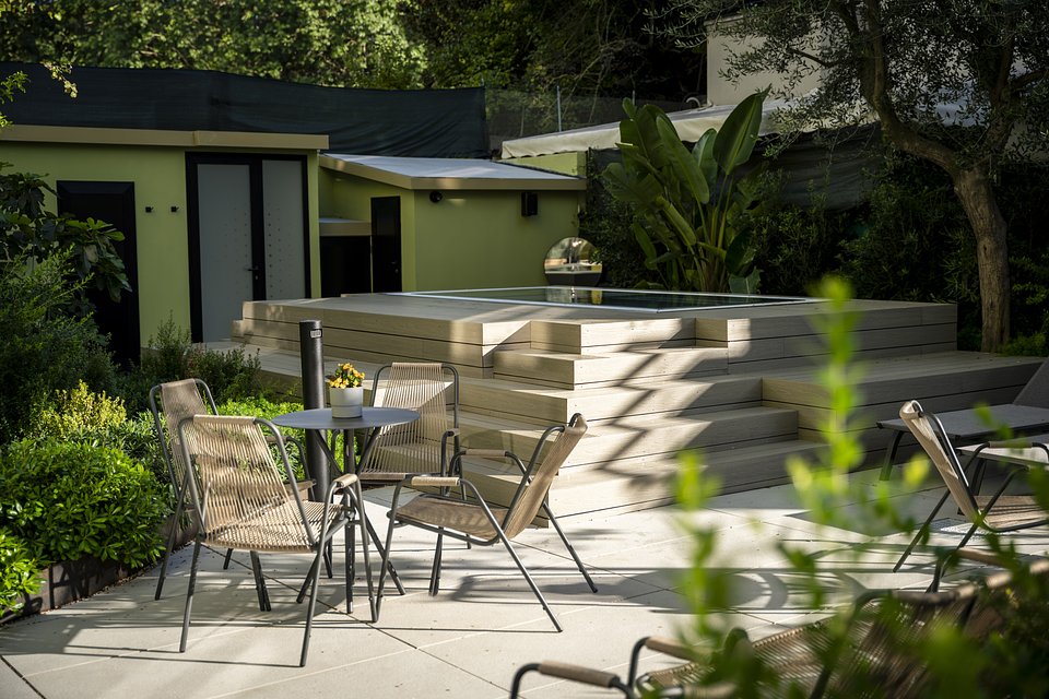 MODE HOTEL_Green is the new black