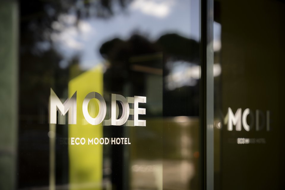 MODE HOTEL_Green is the new black