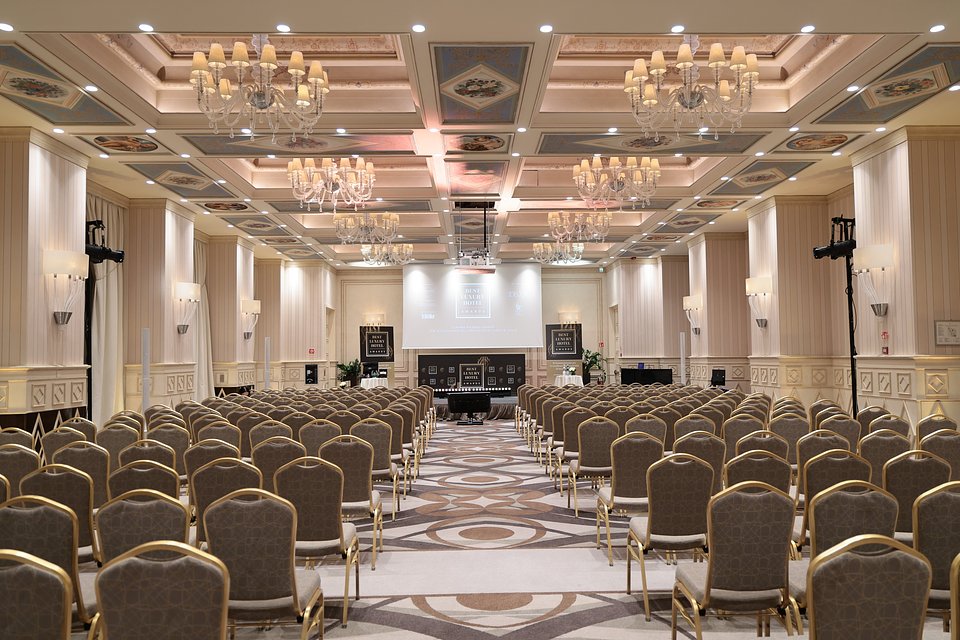 BEST LUXURY HOTEL AWARDS 2025 (3).JPG