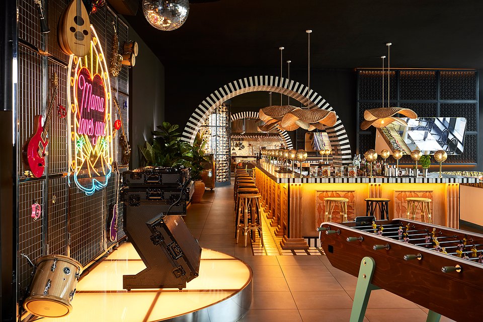 6 Island Bar MMA Projects_MamaShelter_Ph.MAMAShelter.jpg