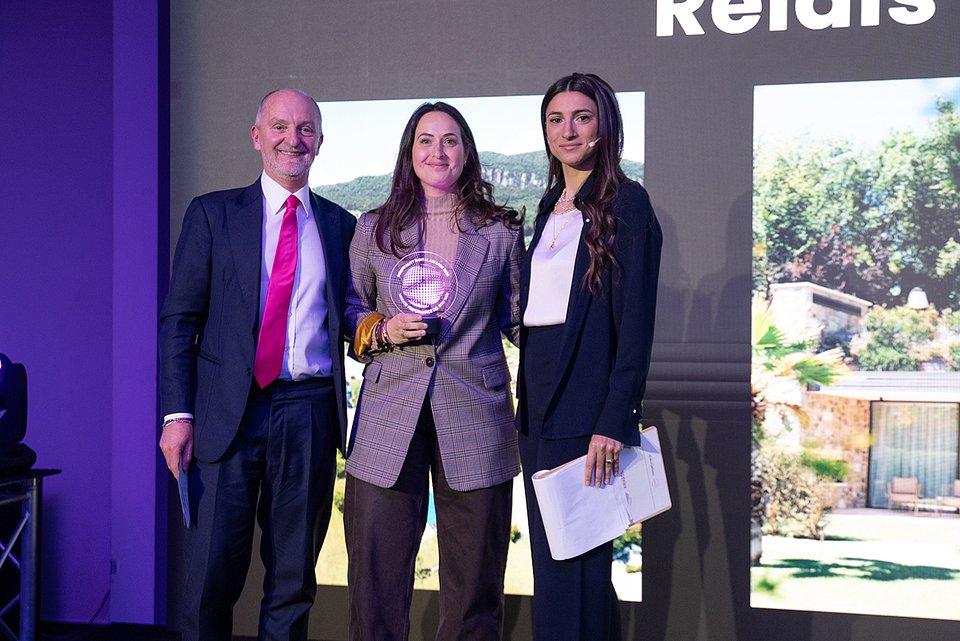 Hospitality Digital Awards - andrea delfini premia relais rossar.jpg