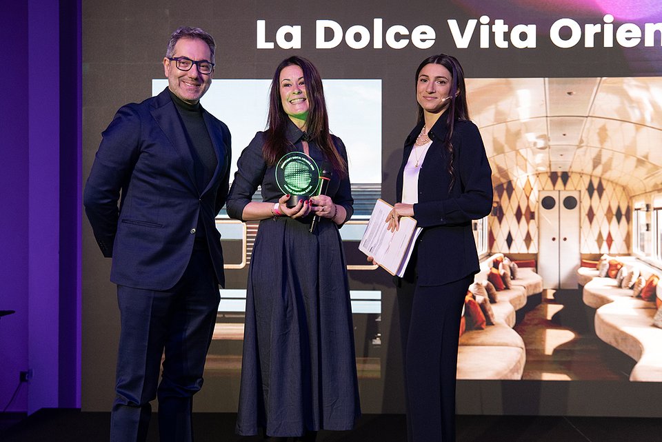 Hospitality Digital Awards - orazio spoto premia la dolce vita orient express.jpg