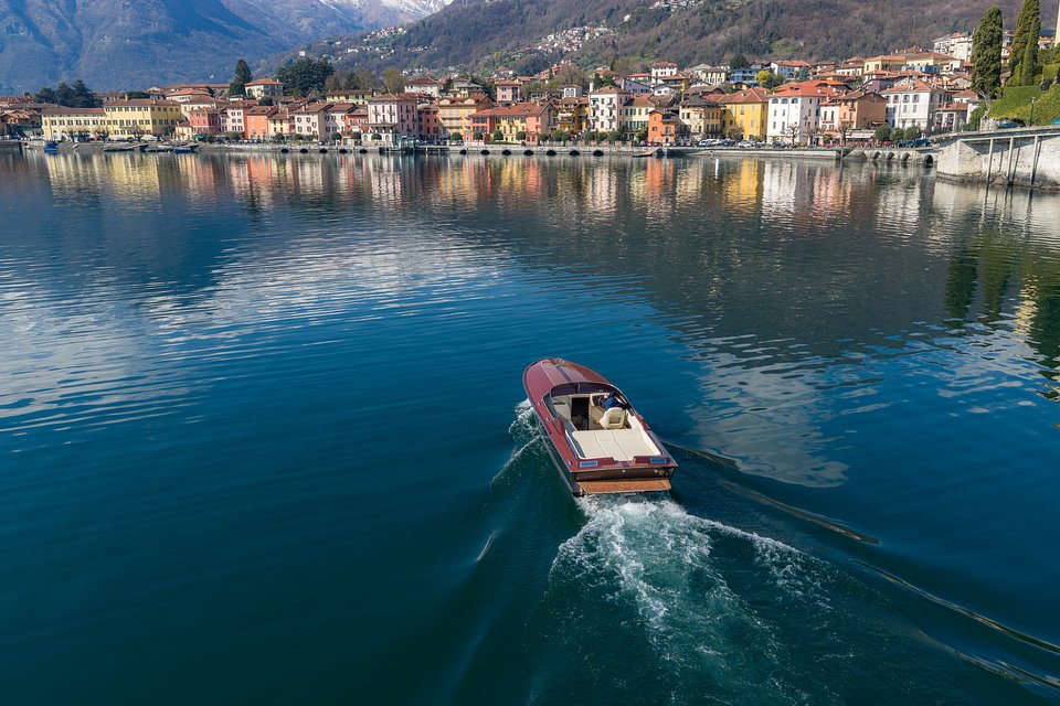 Nausika_Boat_Colombo.jpg
