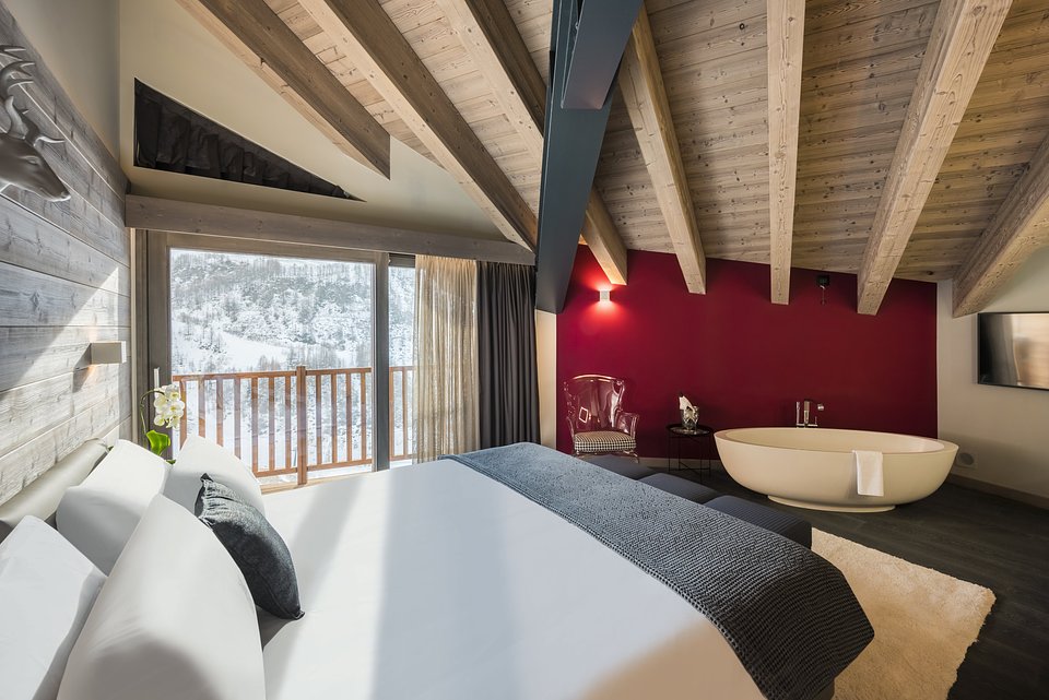 Principe Delle Nevi_Cervino SPA Master Suite (1).jpg