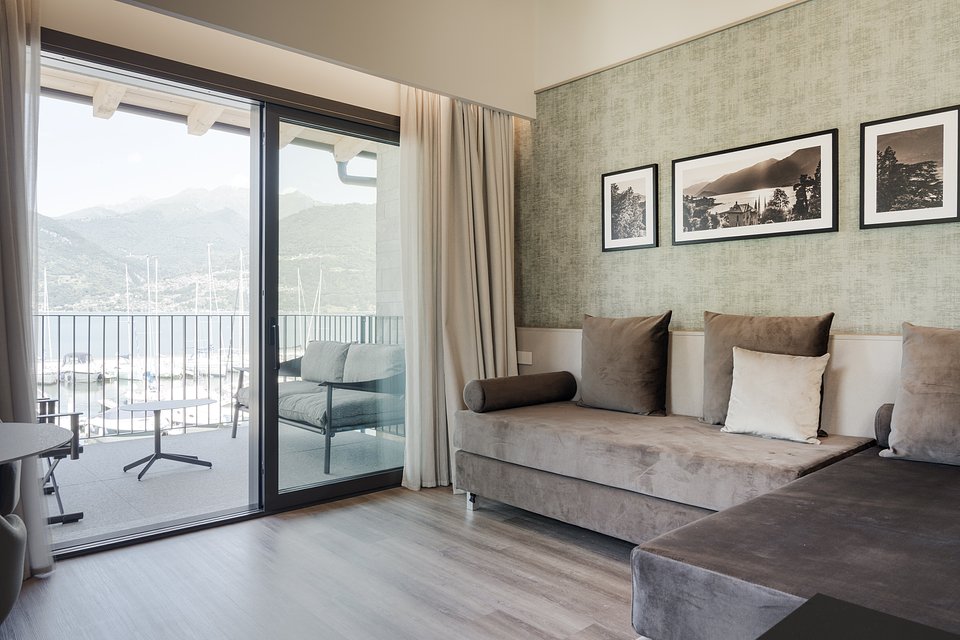 Marina Lodge_Suite Vista Lago (5).jpg