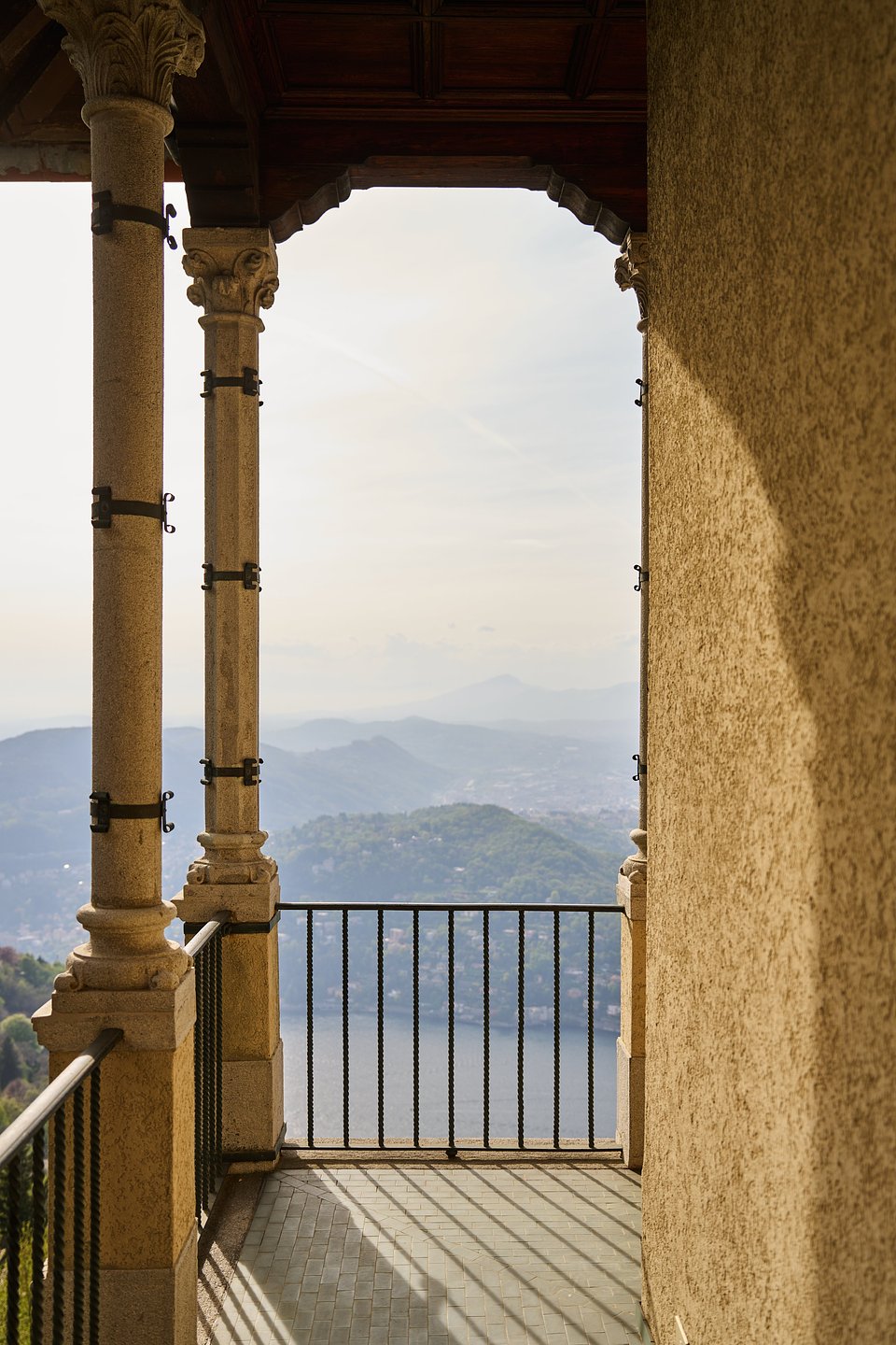 Angelo Cappellini_Opera Contemporary_Villa Brunate_Esterno terrazzo.jpg