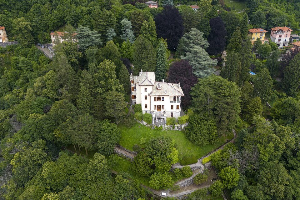 Angelo Cappellini_Opera Contemporary_Villa Brunate.jpg
