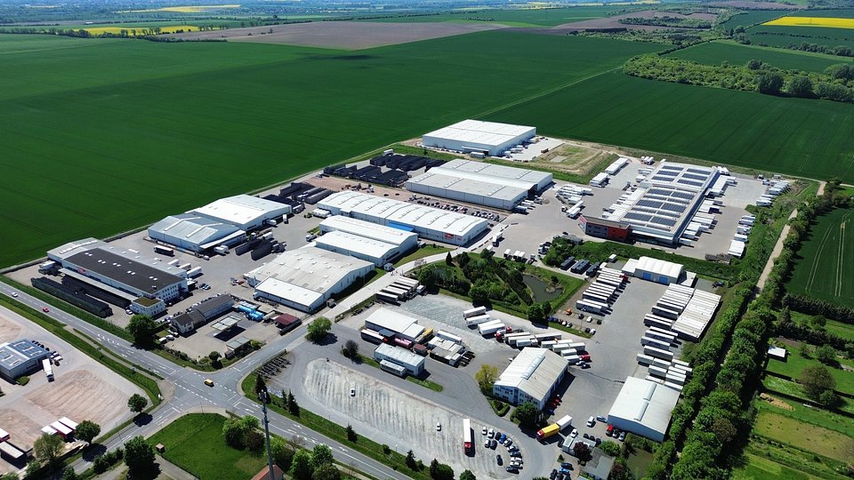 Firma Krage & Gerloff zatrudnia w swoich oddziałach około 430 pracowników. W ramach grupy Geis lokalizacje te będą nadal rozwijać się w perspektywie długoterminowej.