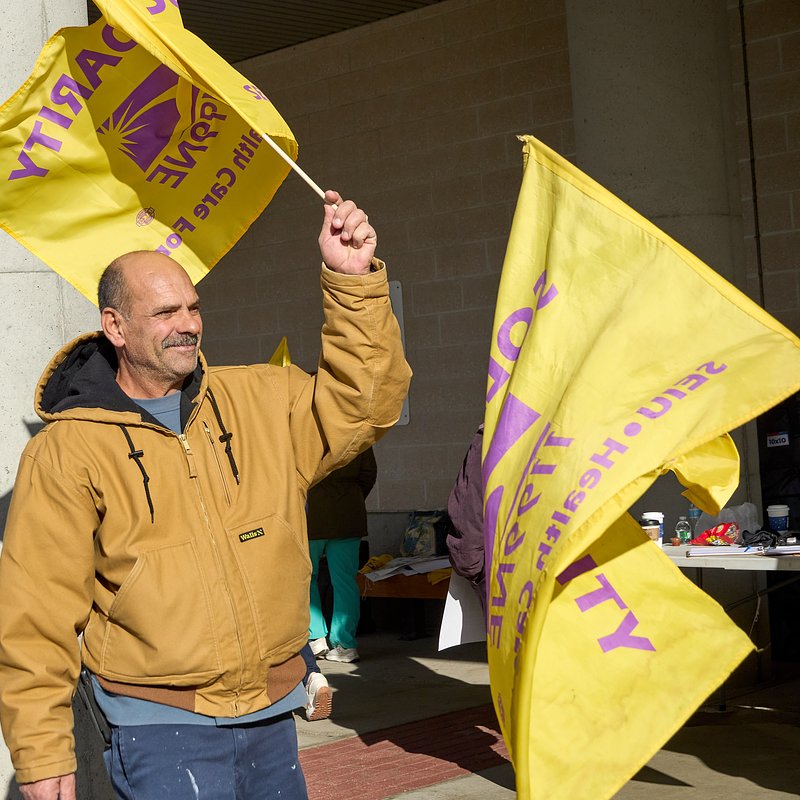 251121_RI_WandI Info Picket3604.jpg