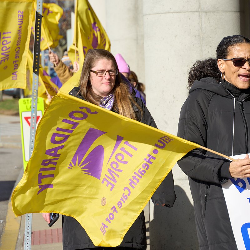 251121_RI_WandI Info Picket3567.jpg