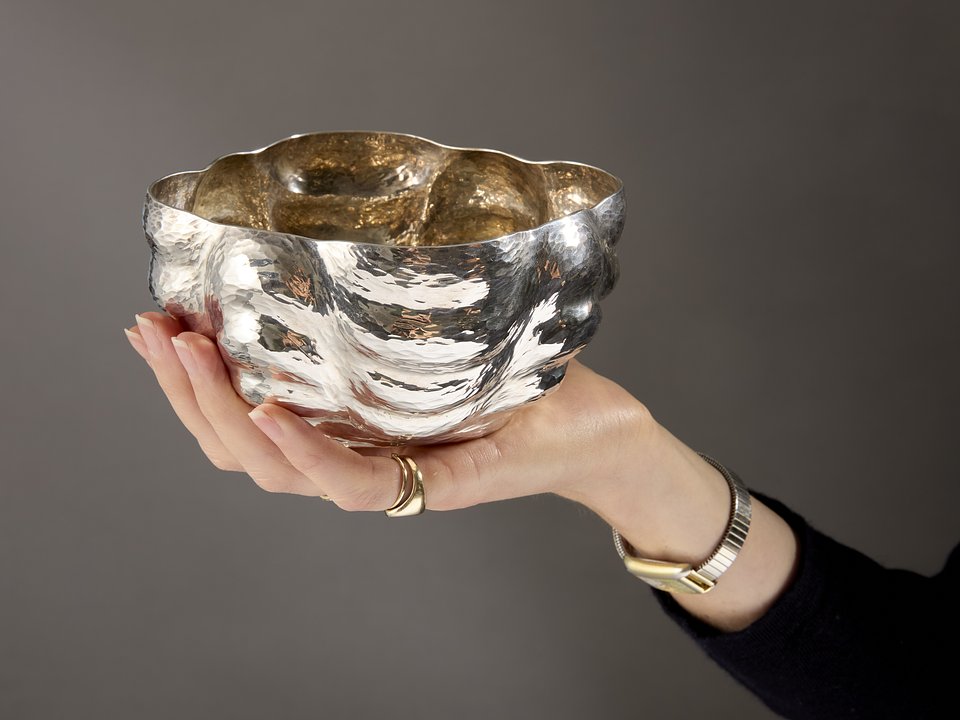 Lot 15: A Contemporary silver bowl. Ndidi Ekubia, London, 2009. Estimate: £600 - £800.