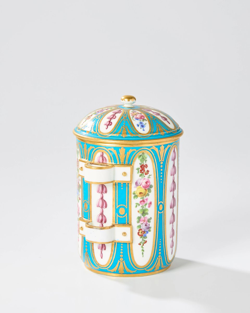 Lot 31: A Sèvres porcelain bleu-céleste-ground tobacco-jar and cover (pot à tabac), c.1768.
Estimate: £1,800 - £2,500