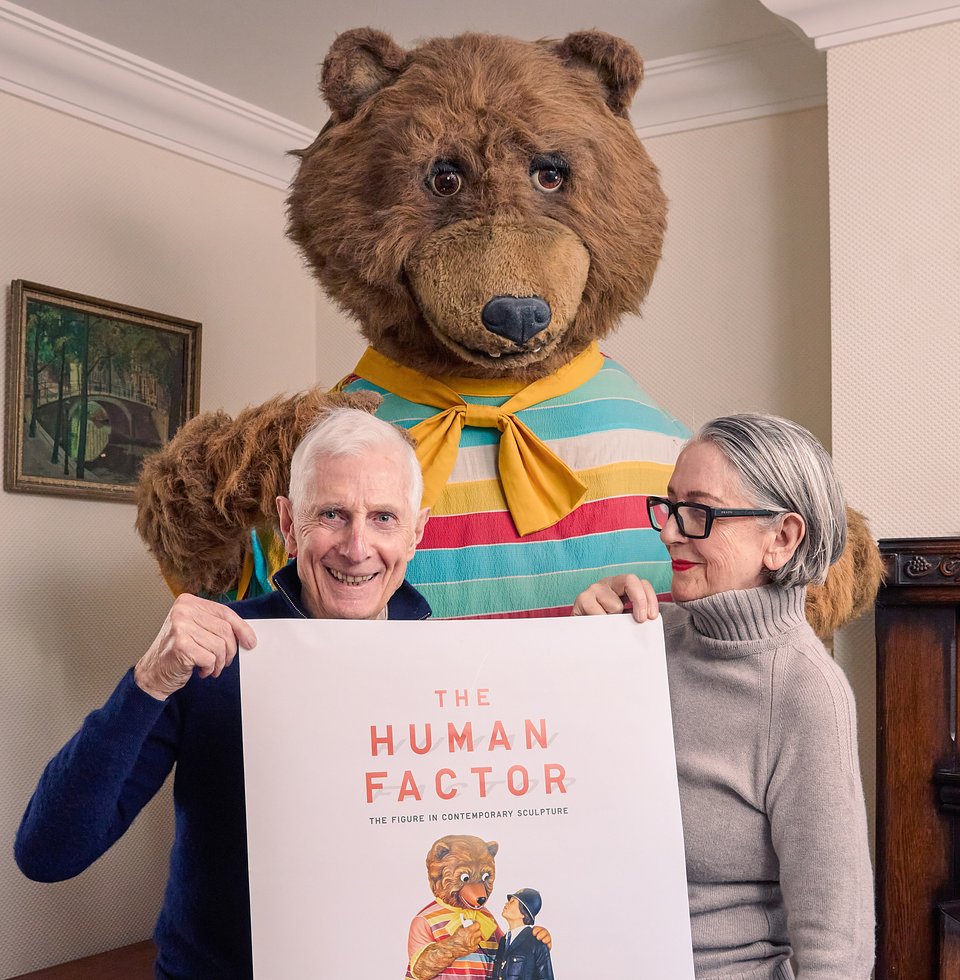 Stephen Marians and Elizabeth Hearn believe that a chance photograph of their 7ft animatronic bear with a policeman in the 1980s could have been a source of inspiration for a world-famous sculpture