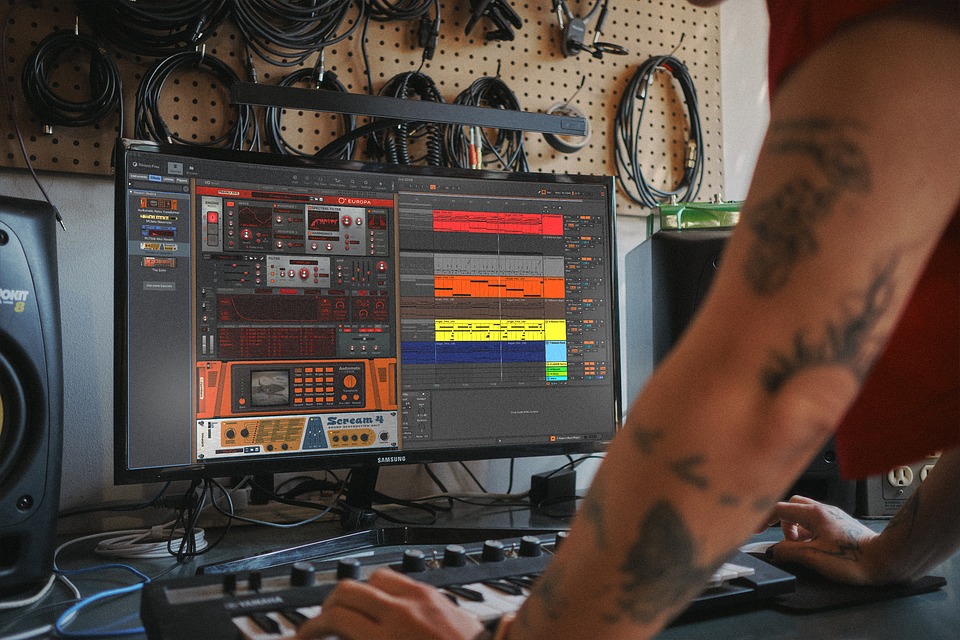 Reason-Photo_Woman-7_Ableton_2 1.png
