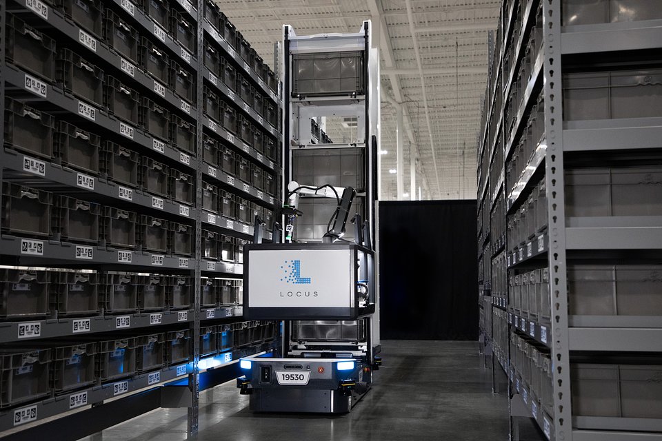 Locus Array Traveling Through a Warehouse.jpg