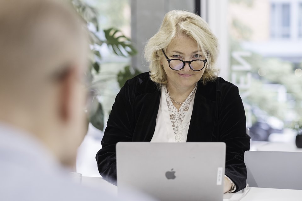 Polly Barnfied OBE, Maybe* CEO_1.jpg