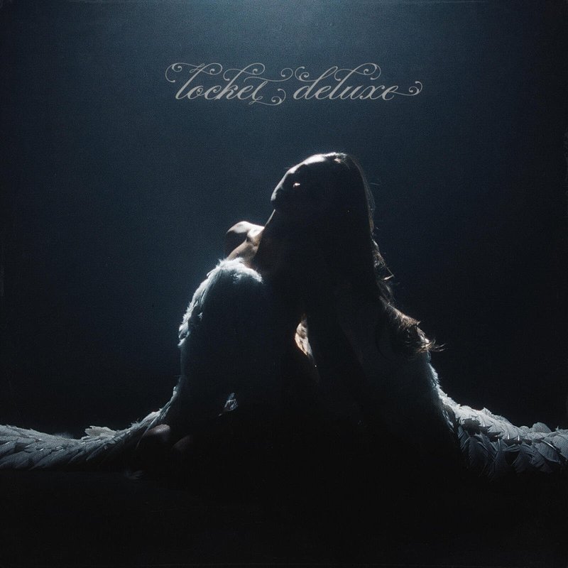 Madison Beer - locket deluxe.jpg