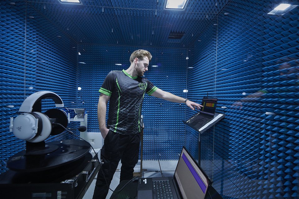 Niko [2025] Esport Player Razer Office Sound Chamber Engineering Room (7)_000.jpg