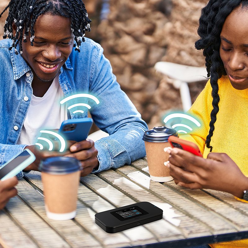 Acer Connect M4D 5G Hybrid Mi-Fi-Lifestyle-02.jpg