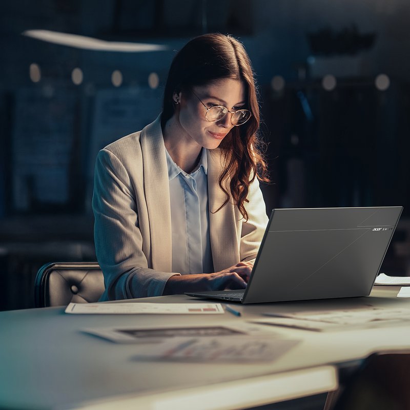 Acer Swift Edge 16 AI-SFE16-151(T)-Lifestyle-01.jpg