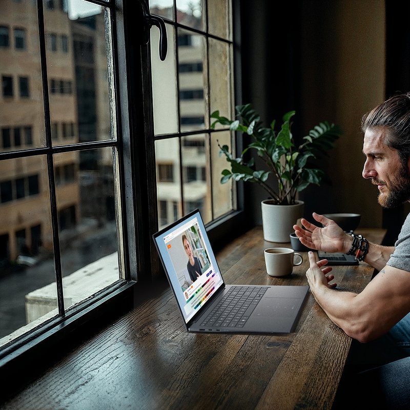 Acer Swift Edge 16 AI-SFE16-151(T)-Lifestyle-02.jpg