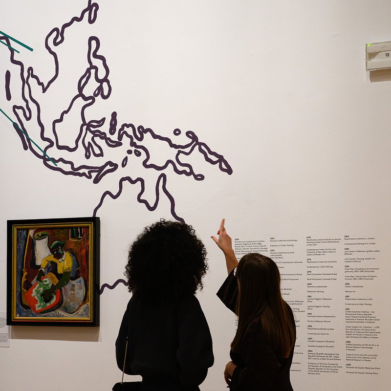 Omenaa Mensah, Agnieszka Pindera na wystawie O czym wspólnie marzymy. Globalne związki – porzucone przyjaźnie fot. Kuba Celej.jpg