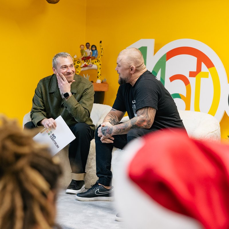 Grzegorz Jędrzejewski w rozmowie z Łukaszem Jurkowskim.jpg