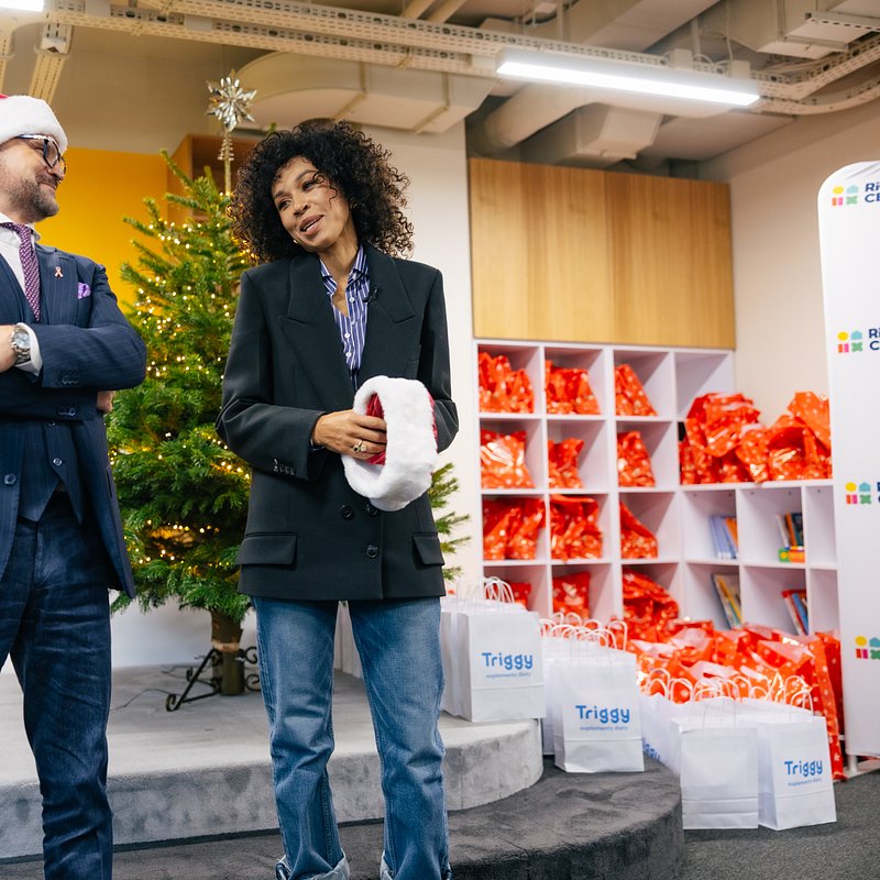 Omenaa Mensah i Rafał Brzoska podczas przemówienia.jpg