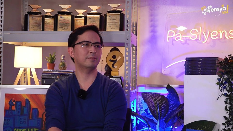 Mr. Noel Gary Del Castillo joins the first-ever episode of Pa-Siyensya Na!
Photo courtesy of i-INVENT/DOST-TAPI.