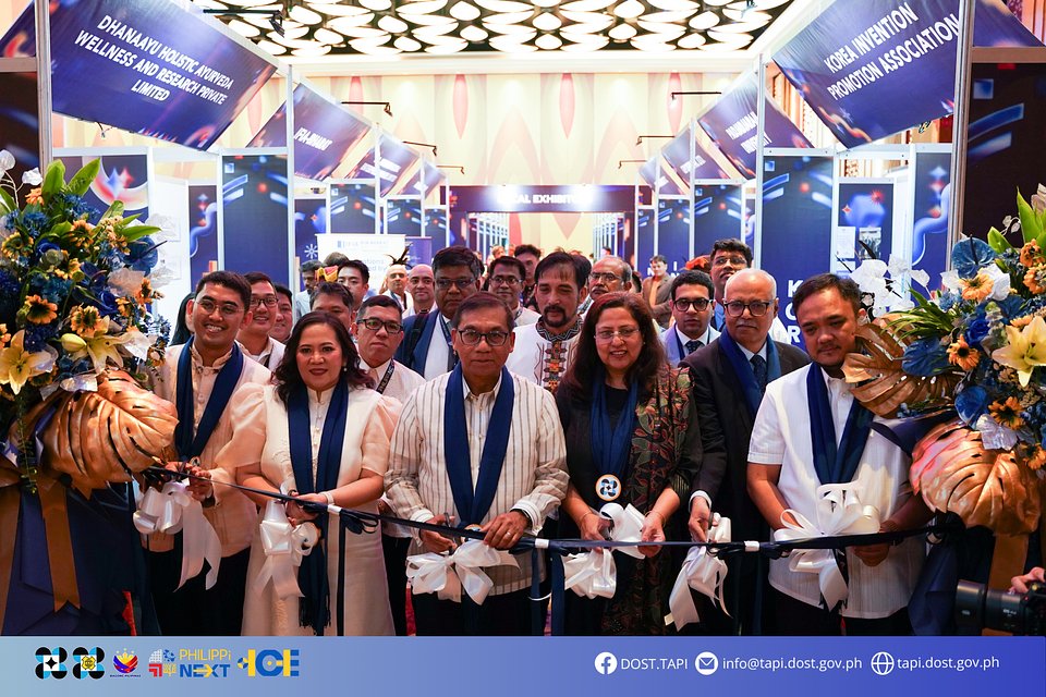 OPENING OF PHILIPPiNEXT EXHIBITS (from left to right) Engr. Mark Kennedy Bantugon, CEO & Founder of Pili AdheSeal Inc.; Atty. Marion Ivy Decena, CESO III, DOST-TAPI Director; Hon. Renato Solidum, DOST Secretary; Preeti Soni, Head of APCTT-UNESCAP; P. Abdul Salam, Dean of the School of Environment, Resources, and Development, Asian Institute of Technology -Thailand; and Ambrosio Brian Enciso III, Deputy Assistant Secretary of the Office of the United Nations & International Organizations DFA on July 14 at Okada, Manila, Philippines.