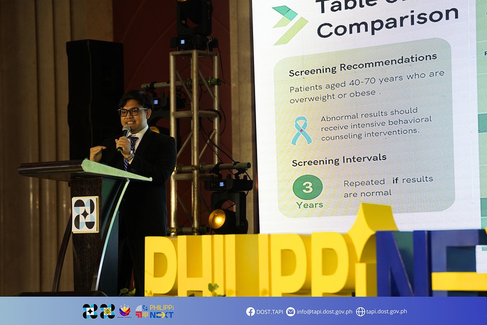 YOUNG INNOVATOR SHINES ON THE GLOBAL STAGE — Mr. Rizky Ramadhan Sayyid Zenyda, one of the inventors of the Measurement Analysis NIR Spectroscopy Non-Invasive for Blood Glucose (Manies) from Padjadjaran University, Indonesia, presents Manies during PHILIPPiNEXT’s Power Pitching held on July 15, 2025, at Okada Manila, Philippines.