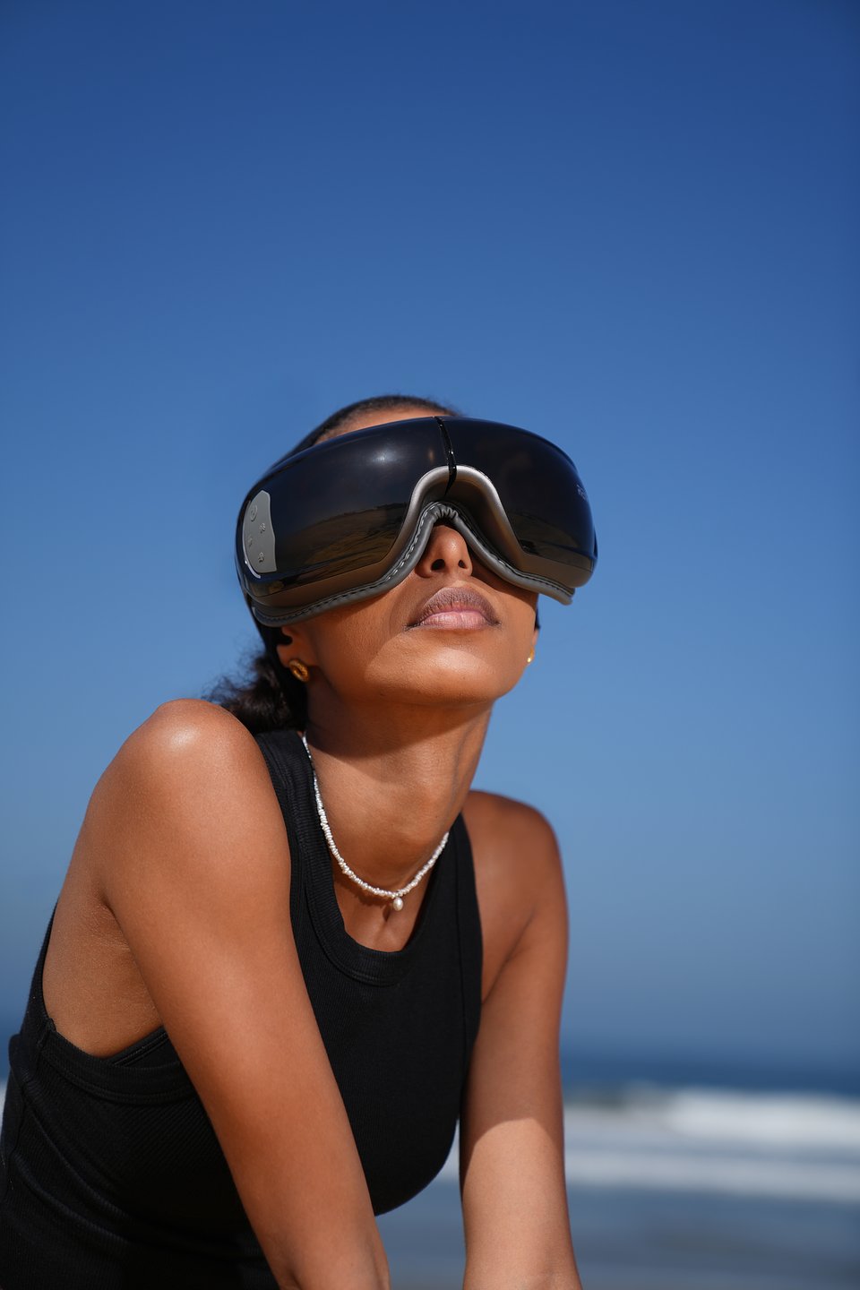 G010V-BK_Eye Massager_10_Lifestyle.jpg