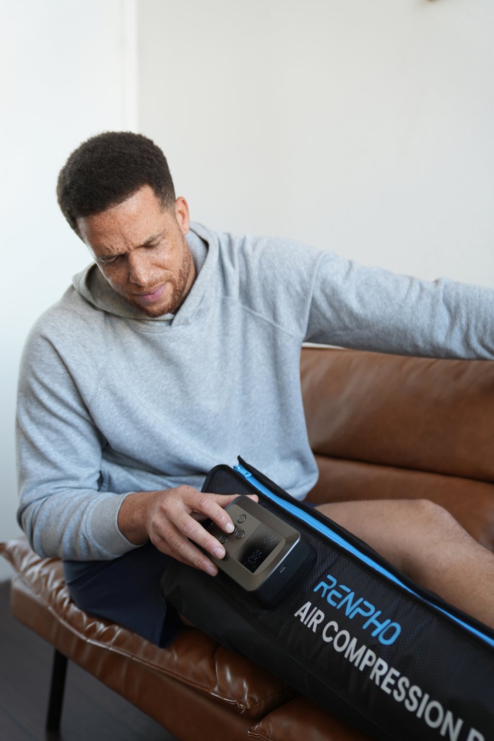 YY-A01L_Leg Massager_Photos_1_Lifestyle.jpg