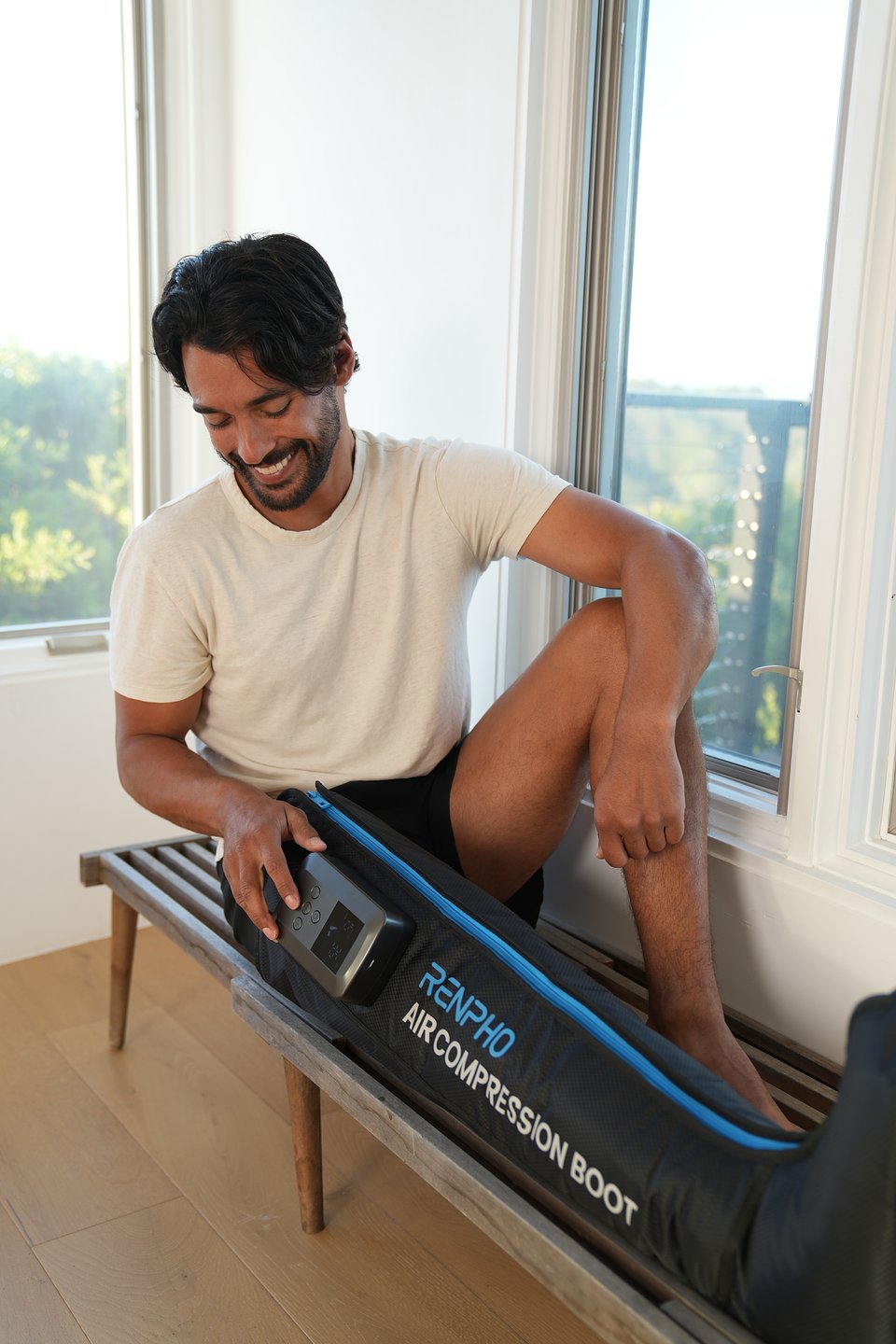 YY-A01L_Leg Massager_Photos_7_Lifestyle.JPG