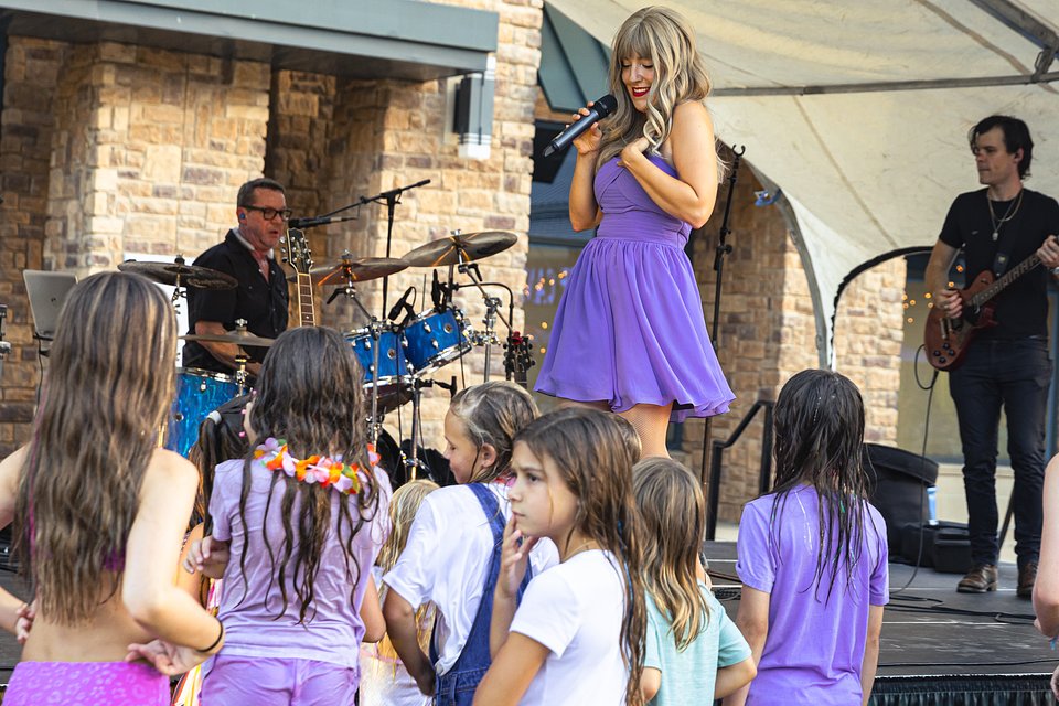 A local artist performs for families enjoying a summer evening at The Shops at Highland Village’s Sounds of Summer Music Series. Photo courtesy of The Shops at Highland Village.