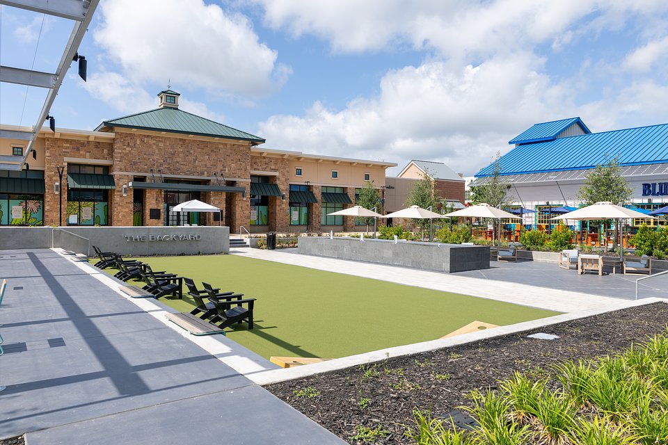 The Backyard at The Shops at Highland Village serves as a welcoming outdoor gathering space for community events, live entertainment, and family-friendly experiences throughout the year.
Photo courtesy of The Shops at Highland Village.