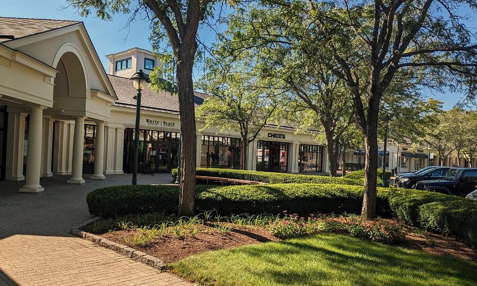 The Shops at Somerset Square - Glastonbury CT with White House Black Market and Chicos.jpg